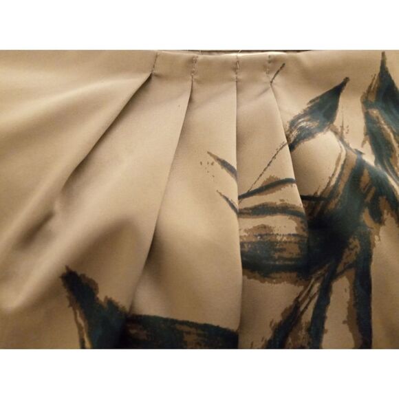 LC Lauren Conrad S/XS Floral Grey Sleeveless Blouse - Picture 6 of 6